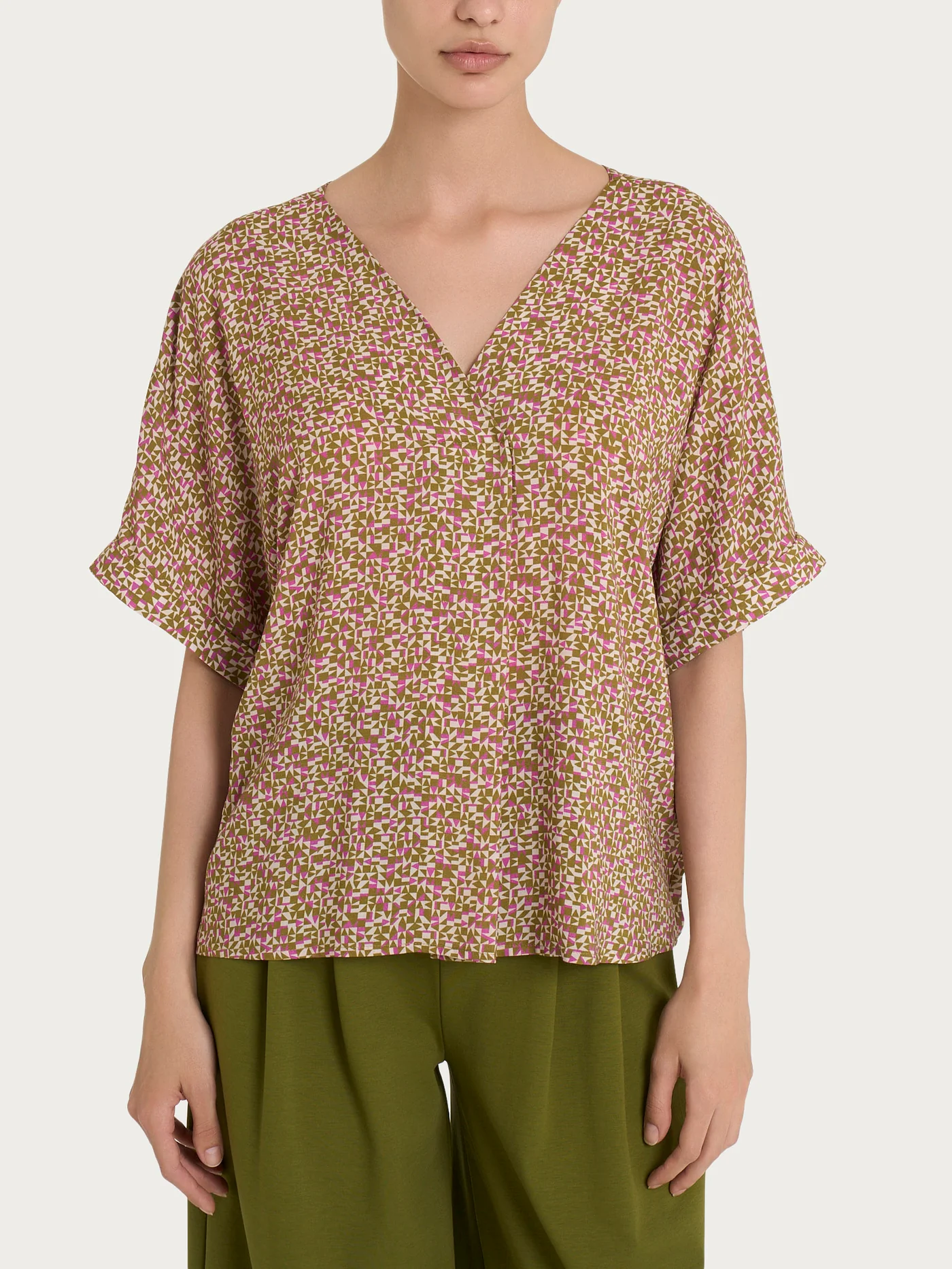 BLUSA CON MOTIVI GEOMETRICI E MANICA KIMONO-RAGNO