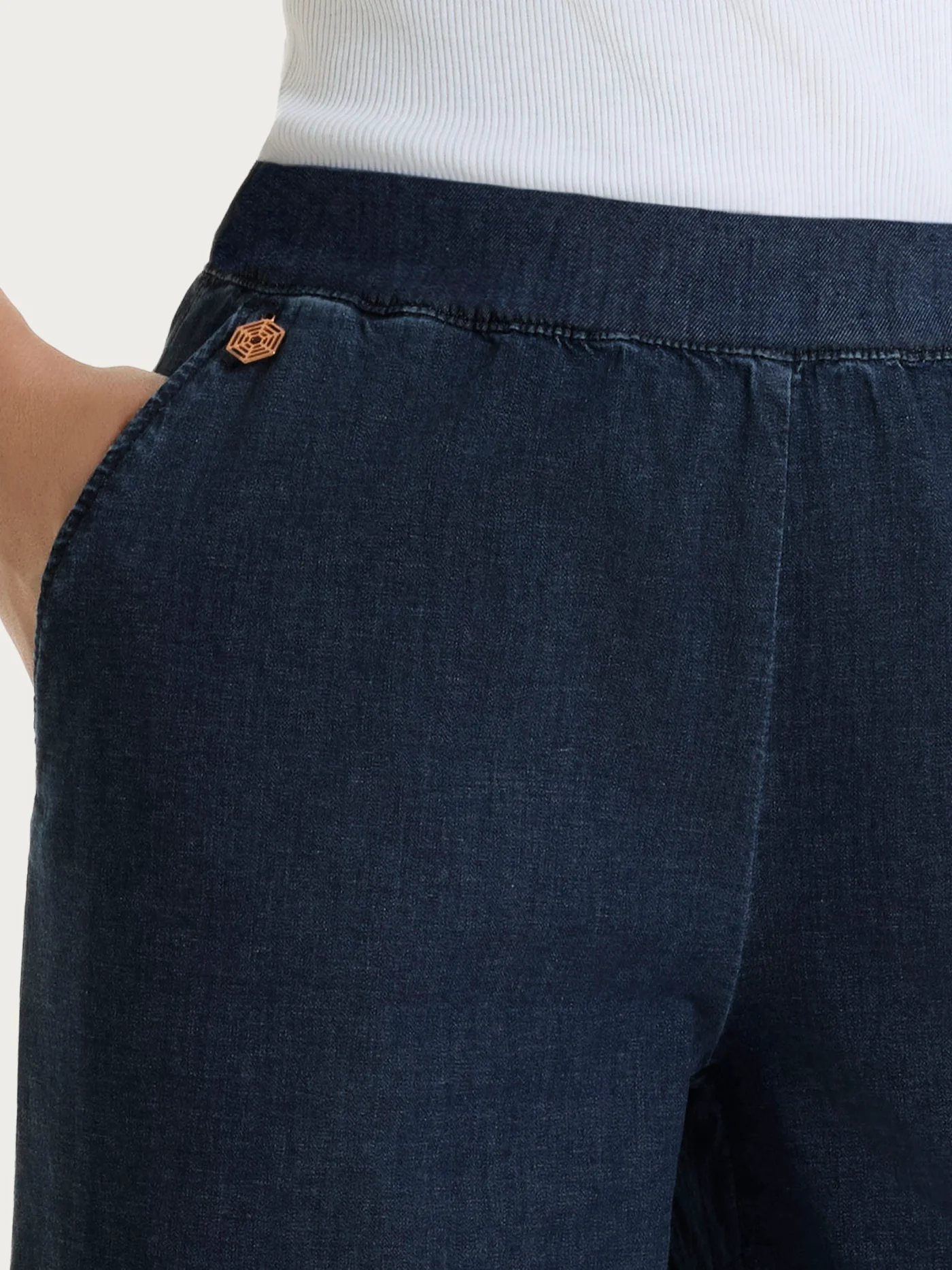 JEANS AMPIO CON TASCHE-RAGNO(tg.42-52) - immagine 3